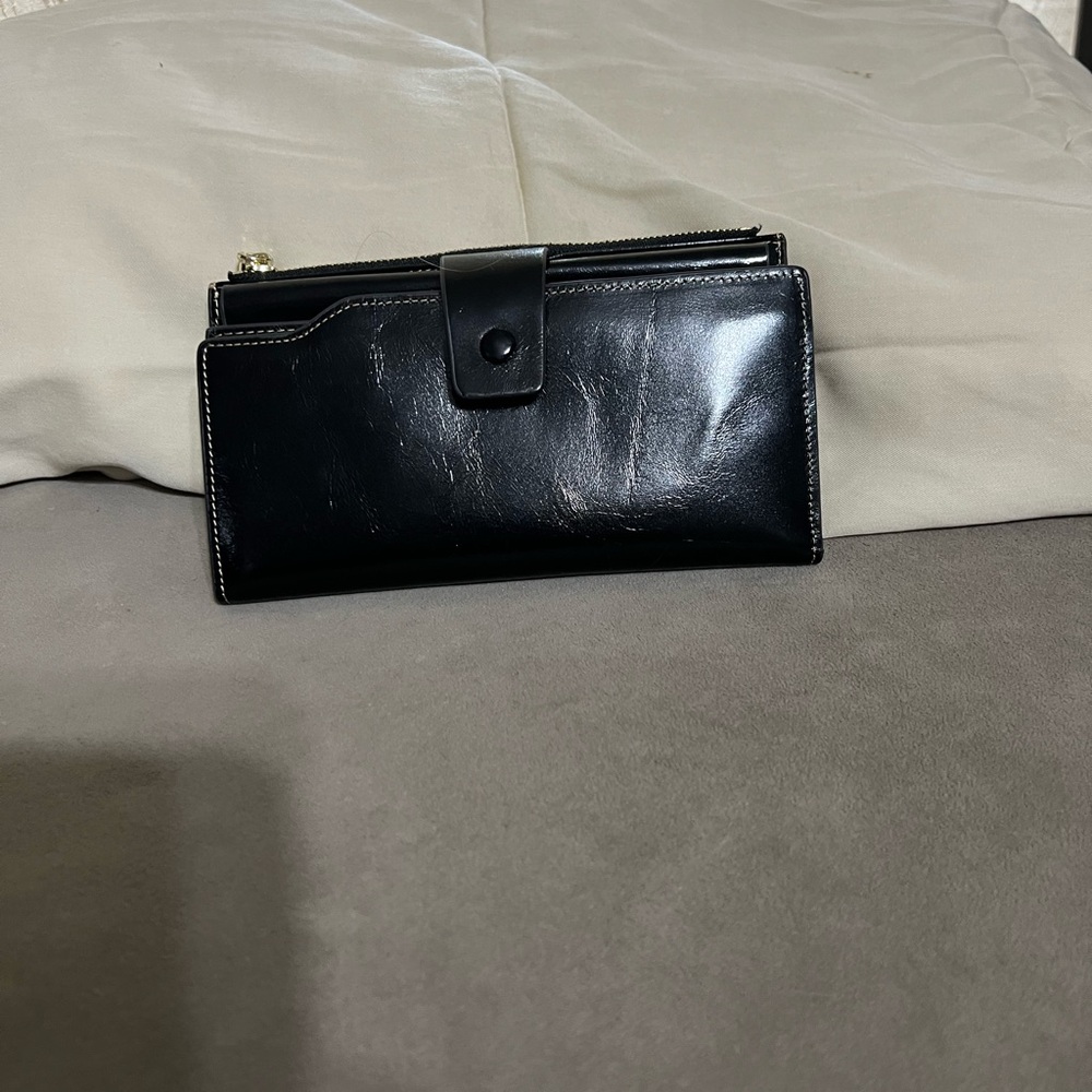 Sleek Black Women's Leather Wallet
